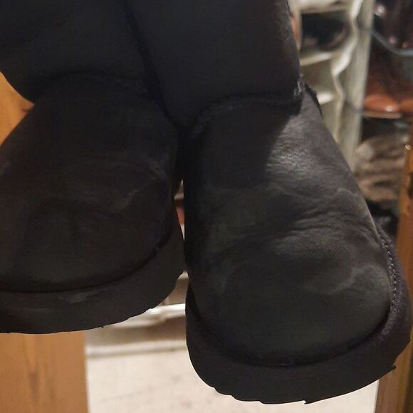 Children size 10 uggs - Picture 3 of 3